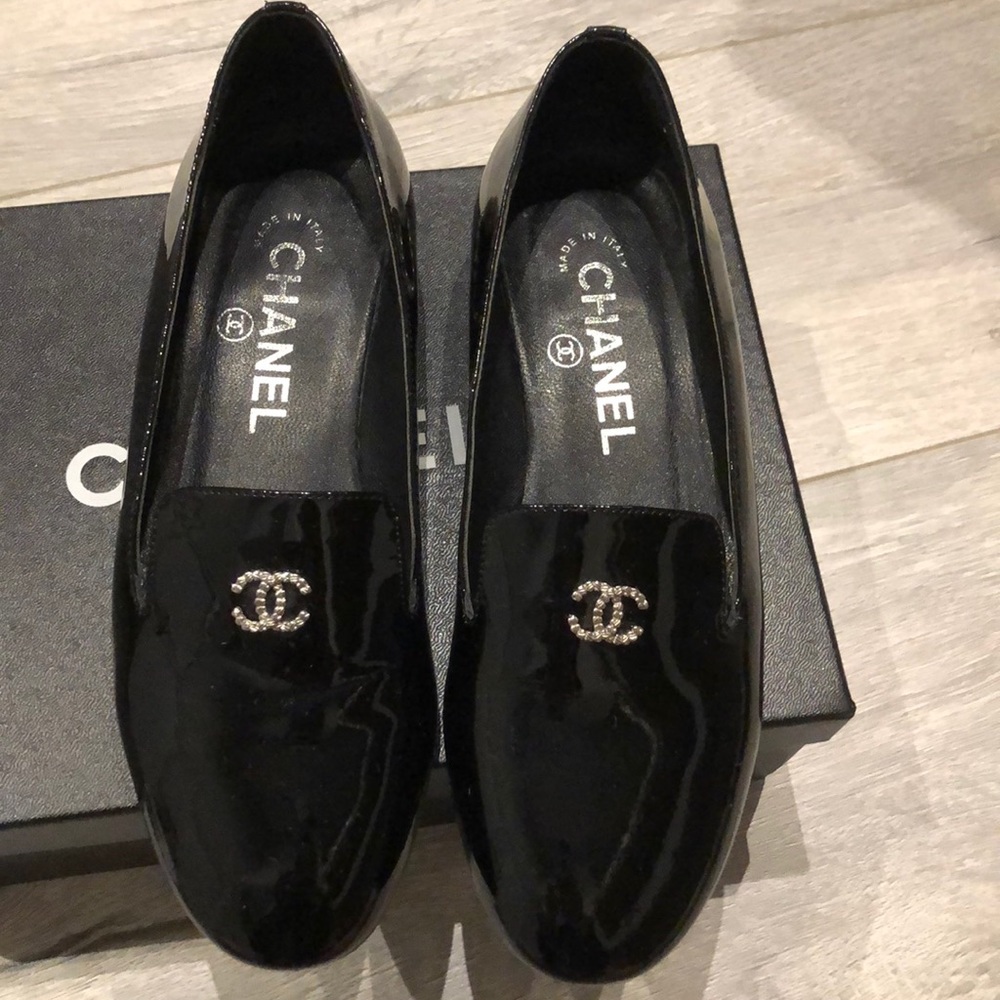 Authentic Chanel Opera Pearl Flats - Picture 4 of 10
